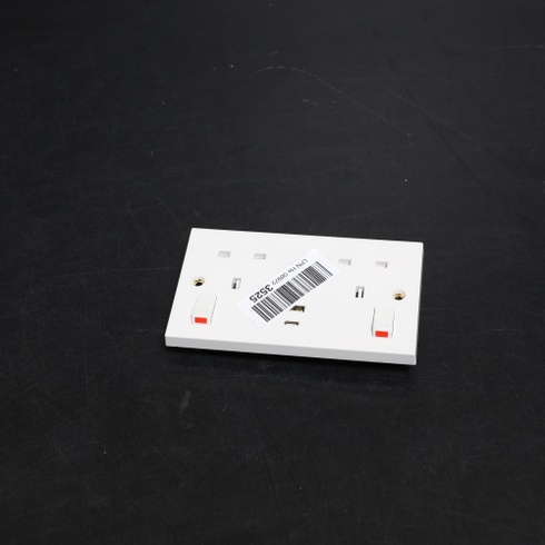 Zásuvka BG Electrical 922UAC45