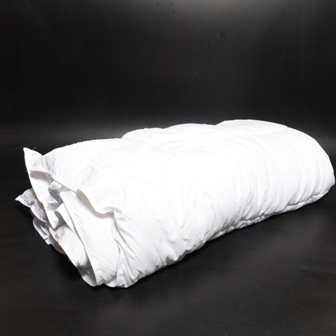 Přikrývka Amazon Basics SC24-025