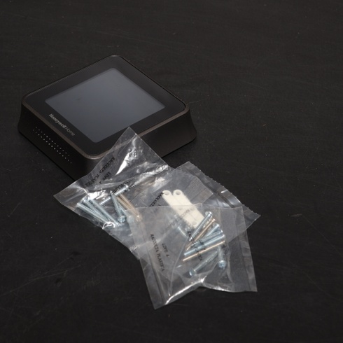 Kabelový termostat Honeywell T6 černý