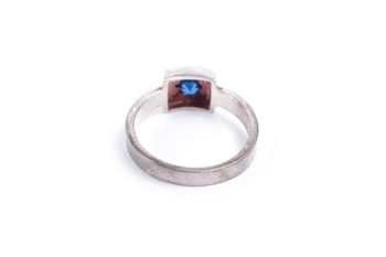 Dámský prsten stříbrný s modrým kamínkem