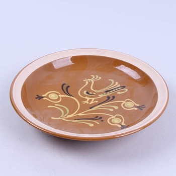 Keramický talíř s lidovým motivem