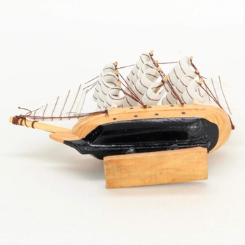 Model dřevěné plachetnice 