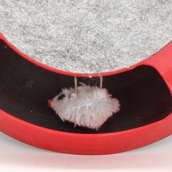 Myš v kruhu se škrábacím kobercem