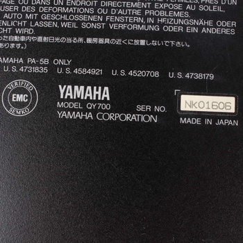 Sekvencer Yamaha QY700 černý
