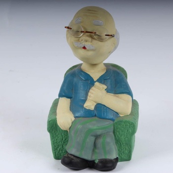 Keramická figurka dědeček s kývající hlavou