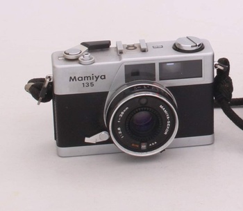 Historický fotoaparát Mamiya 135