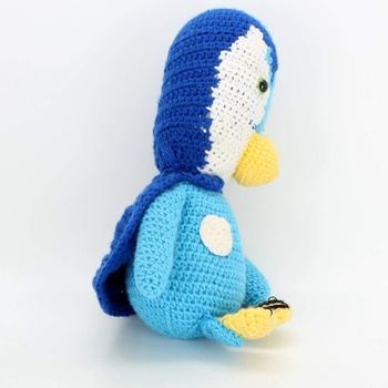 Háčkovaný tučňák modrý s pláštěm