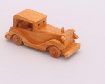 Dřevěné auto délka 14 cm 