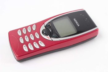 Mobilní telefon Nokia 8210 červený