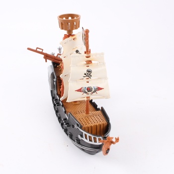 Model pirátské lodi hnědé barvy