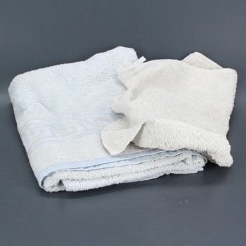 Modrá osuška a béžový ručník 
