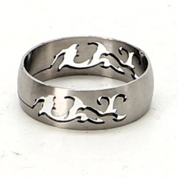 Ocelový prsten s vyřezaným ornamentem