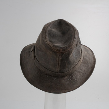 Pánský klobouk hnědé barvy, kožený
