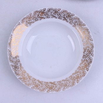 Porcelánové talíře bílé se zlatým okrajem