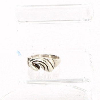 Prsten zdobený ve stříbrném provedení