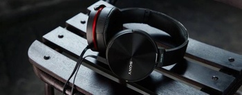 Náhlavní sluchátka Sony MDR-XB950AP černá