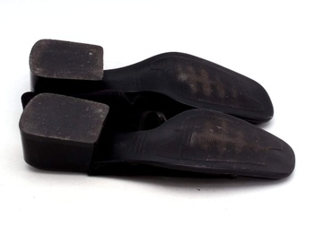 Dámské sandále na nízkém širokém podpatku