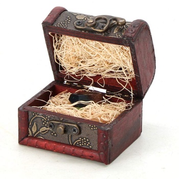 Dřevěná šperkovnice s prstenem