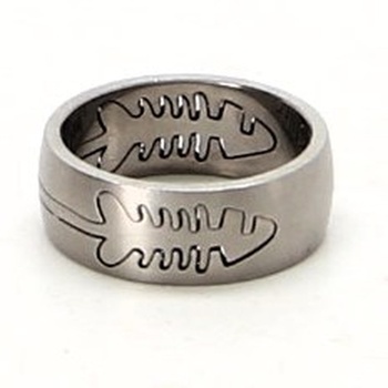 Ocelový prsten s rybí kostrou