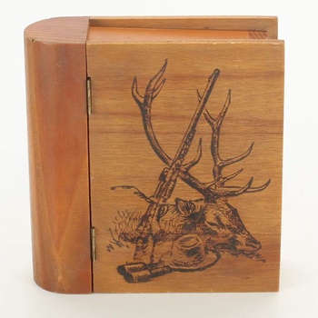 Dřevěná skříňka s mysliveckým motivem