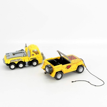 Modely plastových aut - jeep a náklaďák