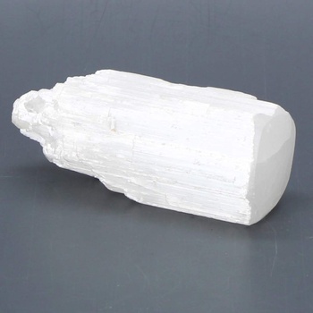 Přírodní neopracovaný minerál bílý