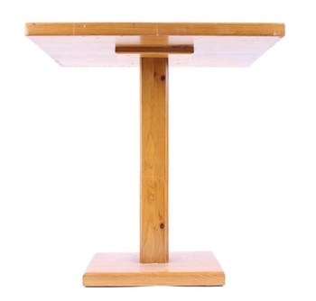 Dřevěný borovicový stolek
