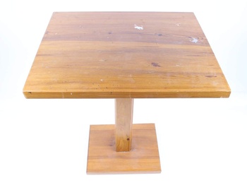 Dřevěný borovicový stolek