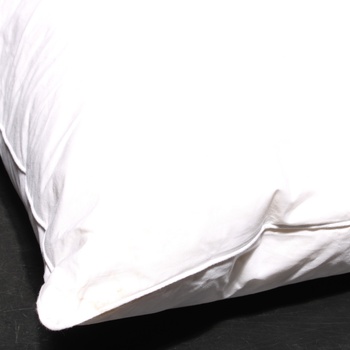 Látkový bílý polštář do postele