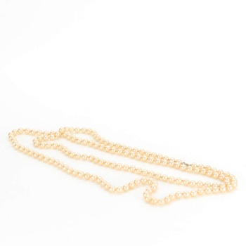 Dlouhý náhrdelník z umělých perel