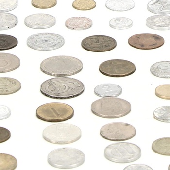 Sada oběžných mincí různého původu a stáří