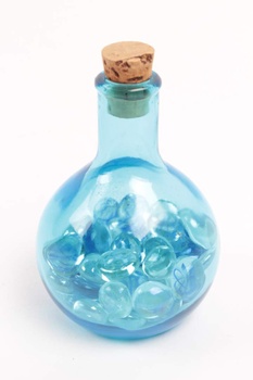 Dekorativní lahev s kameny