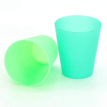 Plastové kelímky odstín zelené