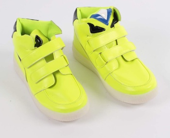 Dětská obuv neonově zelené barvy