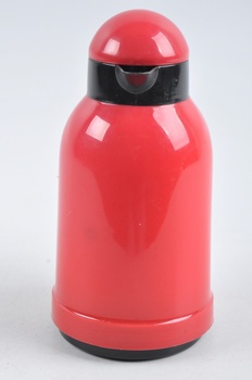 Plastová termoska červené barvy