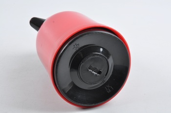 Plastová termoska červené barvy