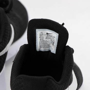 Sportovní obuv Nike Tanjun černá