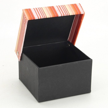 Krabička černá s pruhovaným víčkem 