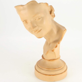 Keramická socha ženské hlavy