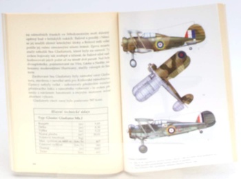 Kniha Zbyněk Válka: Stíhací letadla 1939-45 