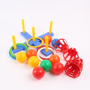 Plastová hračka s kroužky, míčky a košíčky