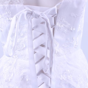 Dámské šaty s krajkou - bílé