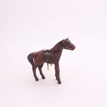 Dřevěná figurka koně se sedlem