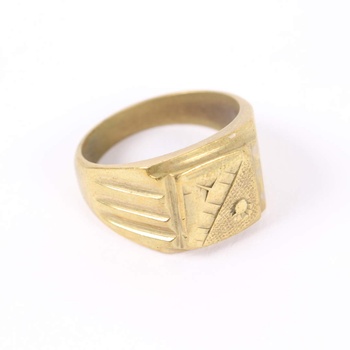 Prsten s motivem ze žlutého kovu