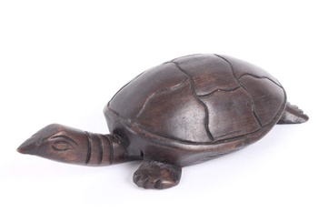 Dřevěná želva tmavě hnědá