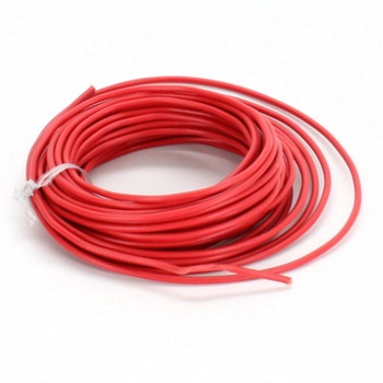 Izolovaný kabel červené barvy