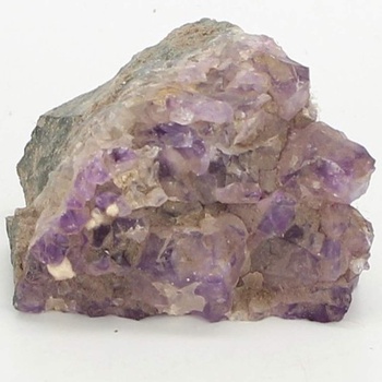Hornina s krystaly minerálu