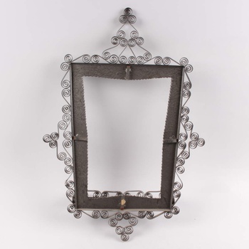 Kovový zdobený rám na zrcadlo