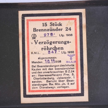 Plechová krabička z Druhé světové války