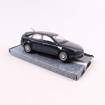 Dětský model auta černé barvy